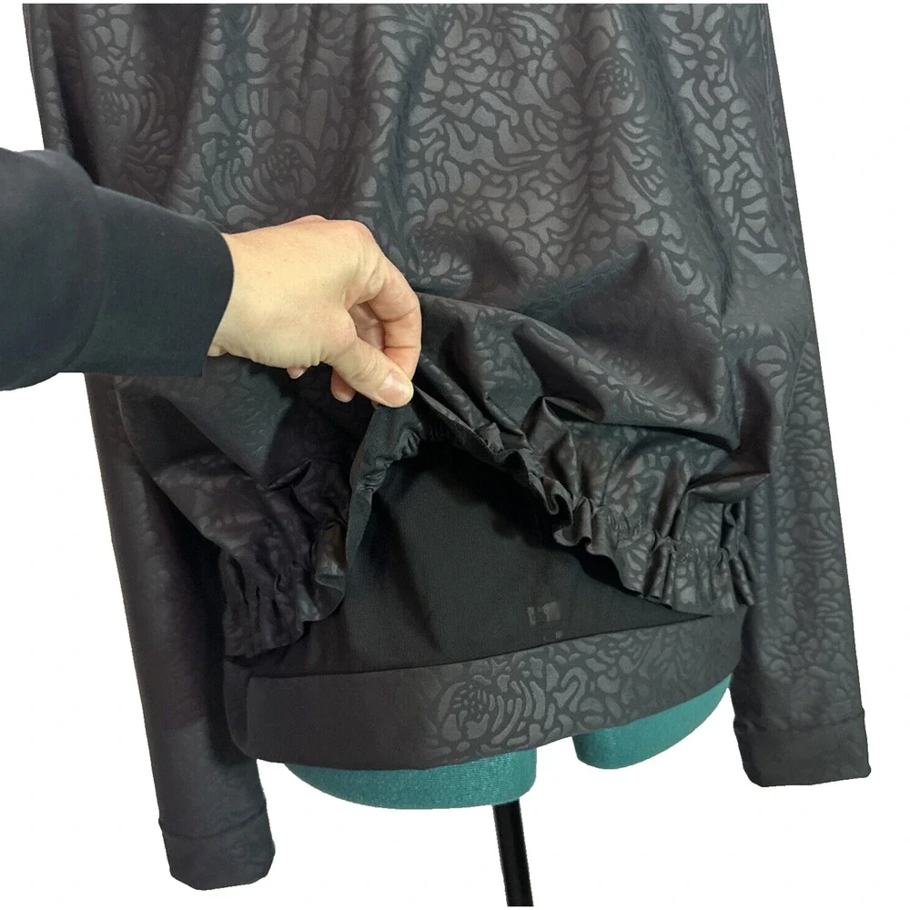 LULULEMON Departure Top Pullover Size 8 Black‎ Long Sleeve Petal Camo Embossed